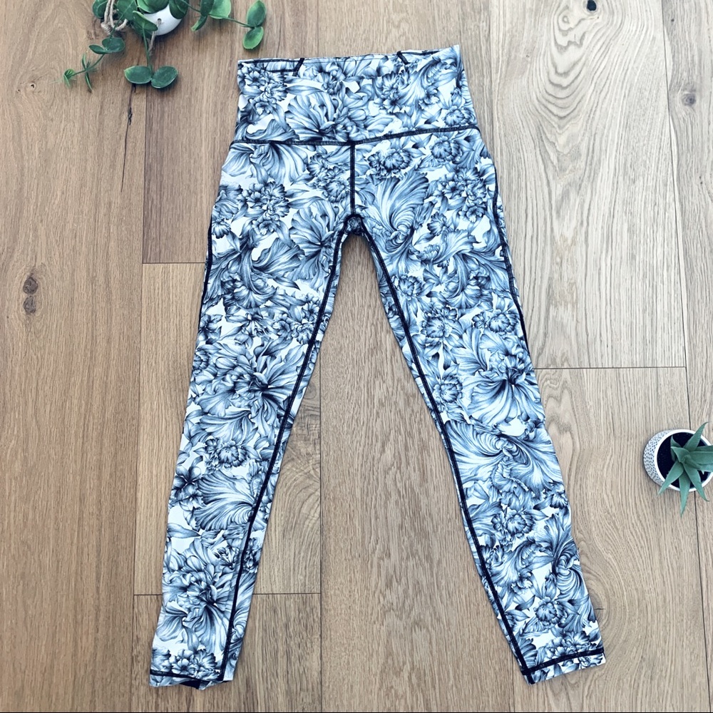 Lululemon limited edition wunder under floral SZ6